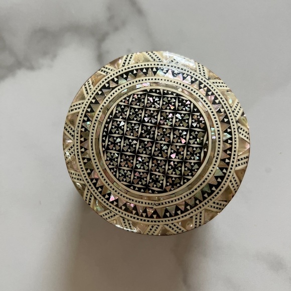 Handmade Egyptian Inlaid Mother Of Pearl Jewelry Box Trinket Box Velvet interior - Picture 2 of 5